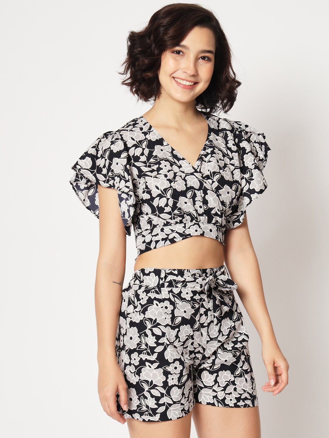 

Mitera Floral Printed V-Neck Flared Sleeves Casual Crop Top & Shorts, Black