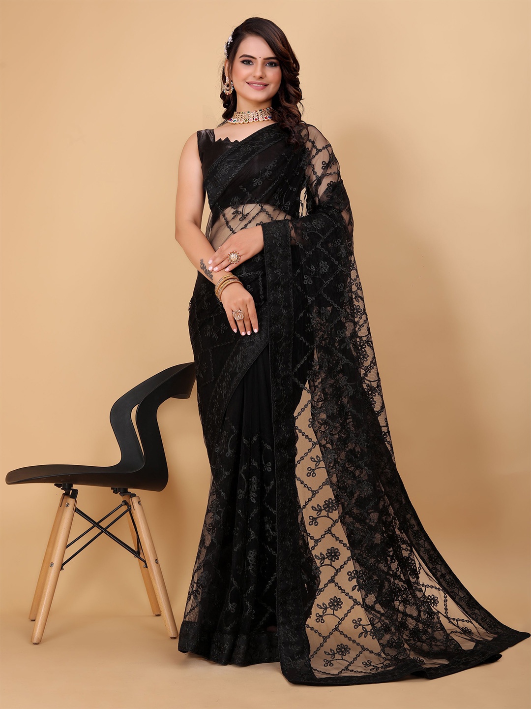 

VAIRAGEE Floral Embroidered Net Saree, Black