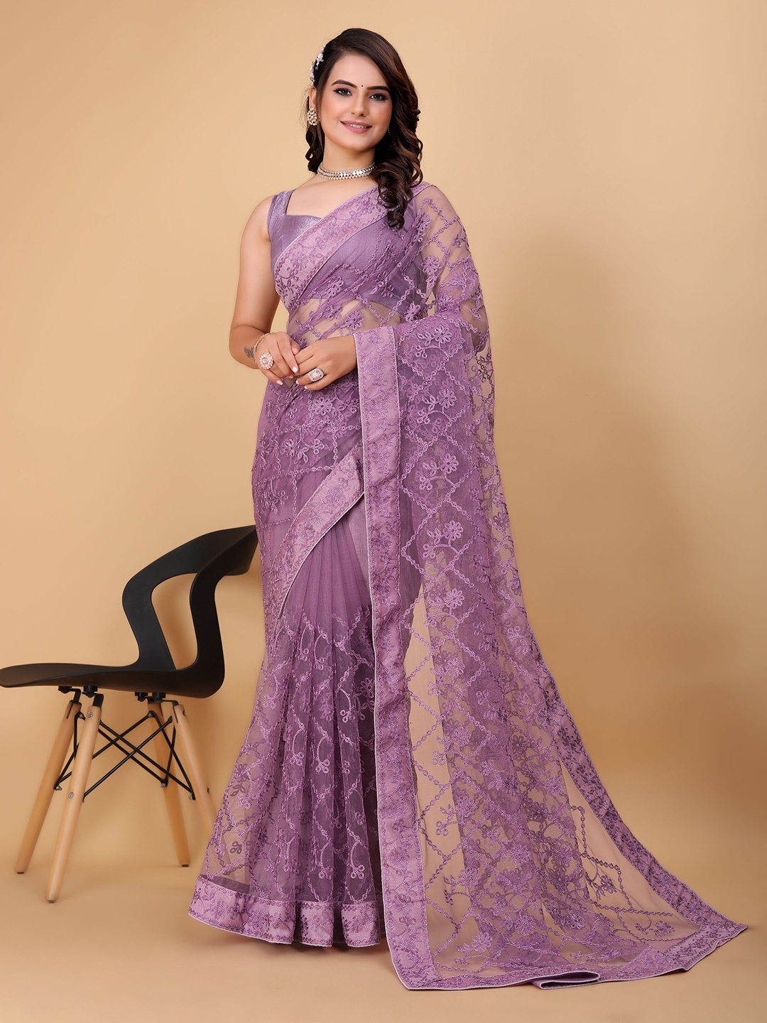 

VAIRAGEE Ethnic Motifs Embroidered Net Saree, Lavender