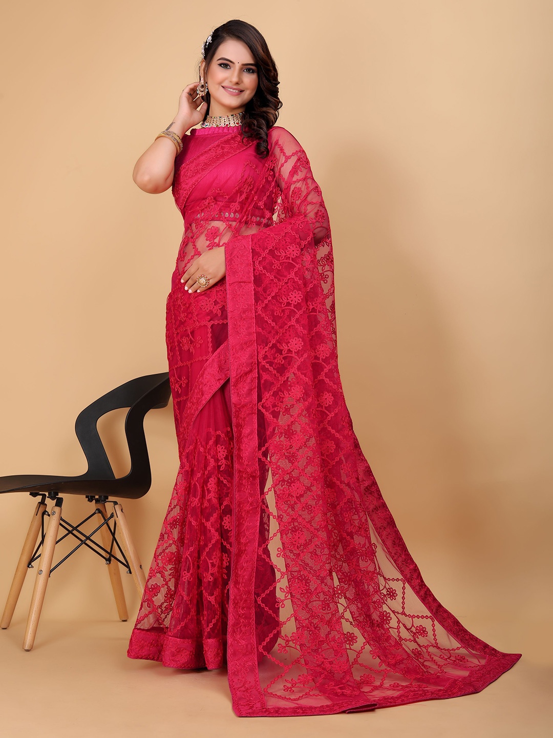 

VAIRAGEE Floral Embroidered Net Saree, Pink