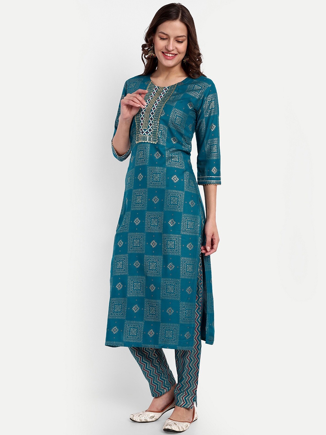 

CLOTHING JUNCTION Ethnic Motifs Foil Printed Yoke Gotta Patti Indigo Kurta With Trousers, Teal