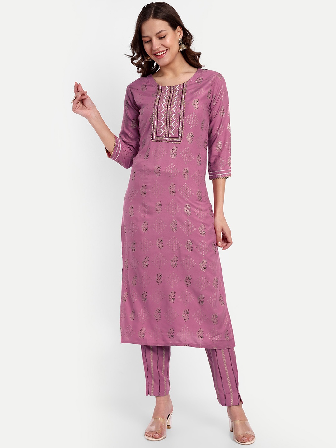 

CLOTHING JUNCTION Ethnic Motifs Foil Printed Yoke Gotta Patti Indigo Kurta With Trousers, Purple