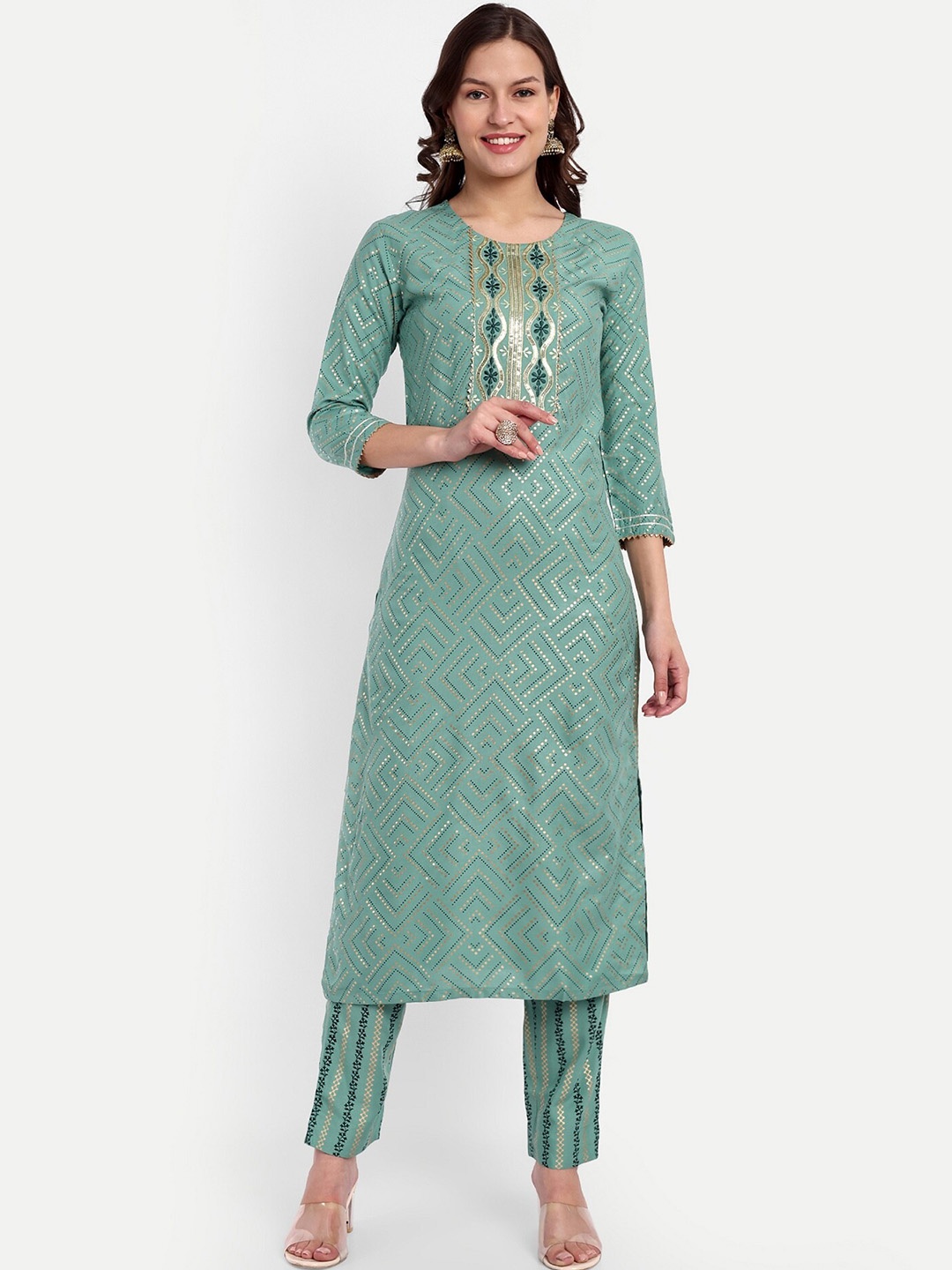 

CLOTHING JUNCTION Geometric Foil Printed Gotta Patti Pastel Straight Kurta With Trousers, Sea green