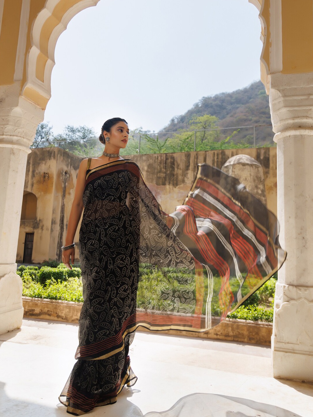 

Geroo Jaipur Paisley Printed Zari Pure Silk Kota Saree, Red