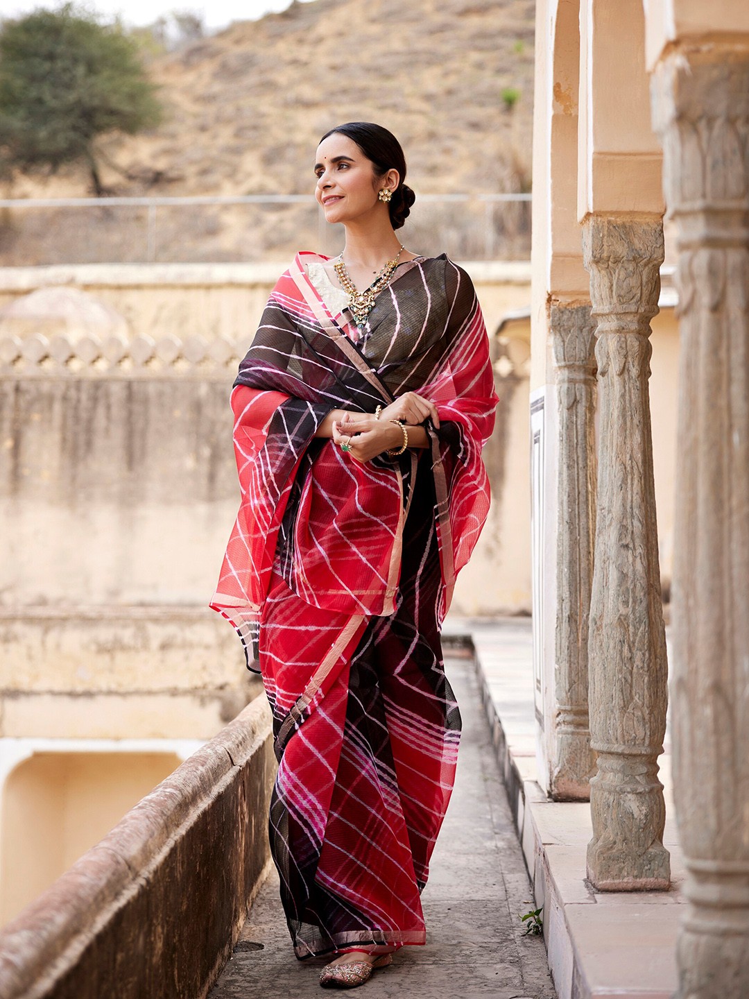 

Geroo Jaipur Leheriya Zari Pure Silk Kota Saree With Blouse Piece, Red