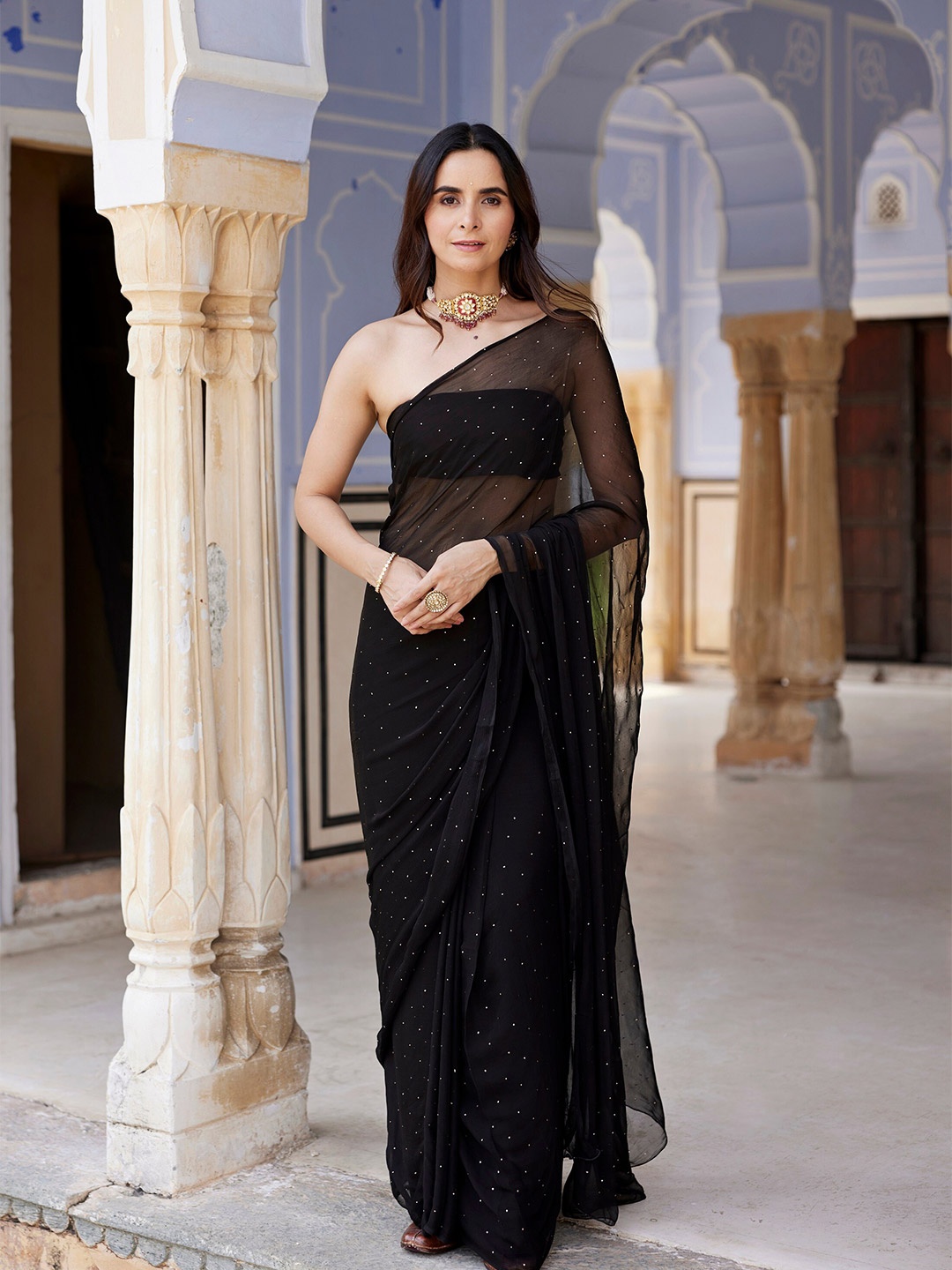 

Geroo Jaipur Embellished Poly Chiffon Saree With Blouse Piece, Black