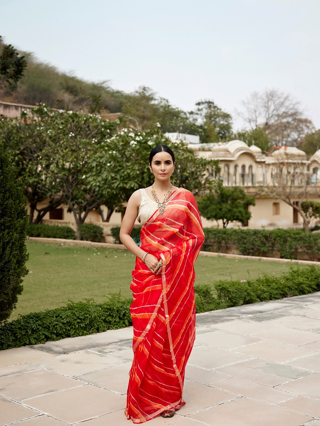 

Geroo Jaipur Leheriya Zari Pure Silk Kota Saree With Blouse Piece, Red