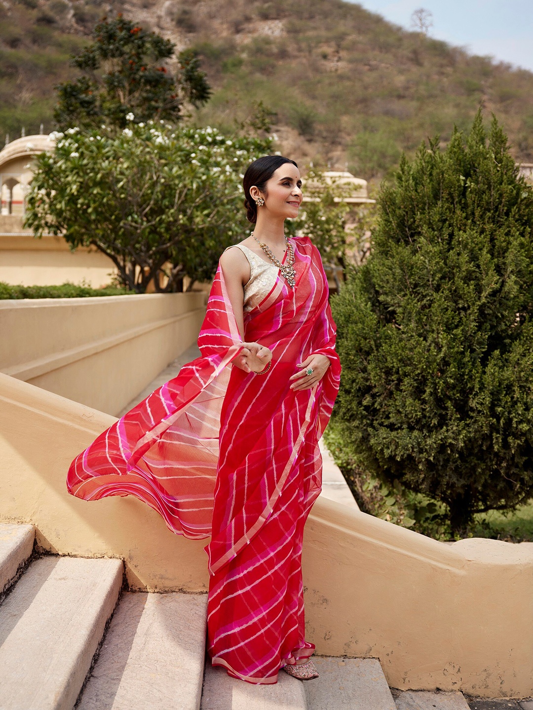 

Geroo Jaipur Leheriya Printed Zari Pure Silk Kota Saree, Red