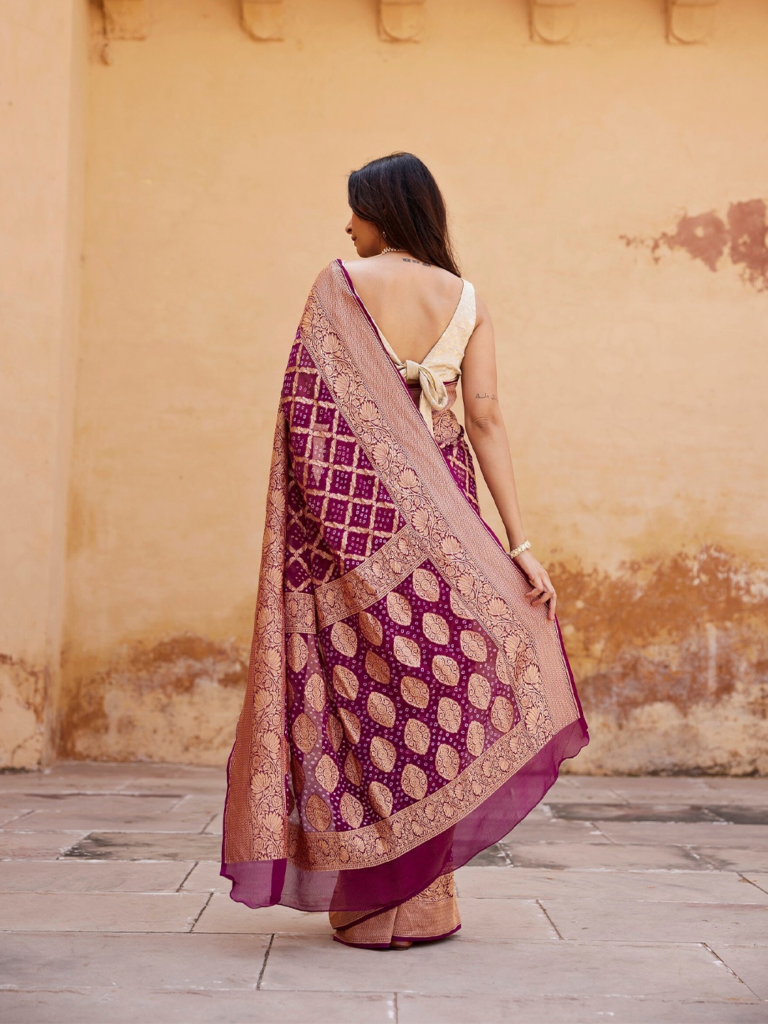 

Geroo Jaipur Bandhani Printed Zari Pure Georgette Saree, Red