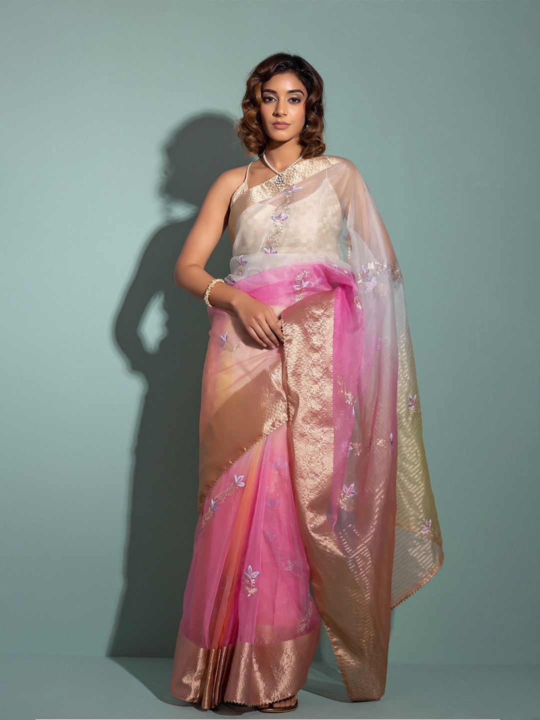 

Geroo Jaipur Floral Embrodered Zari Organza Banarasi Saree, Pink