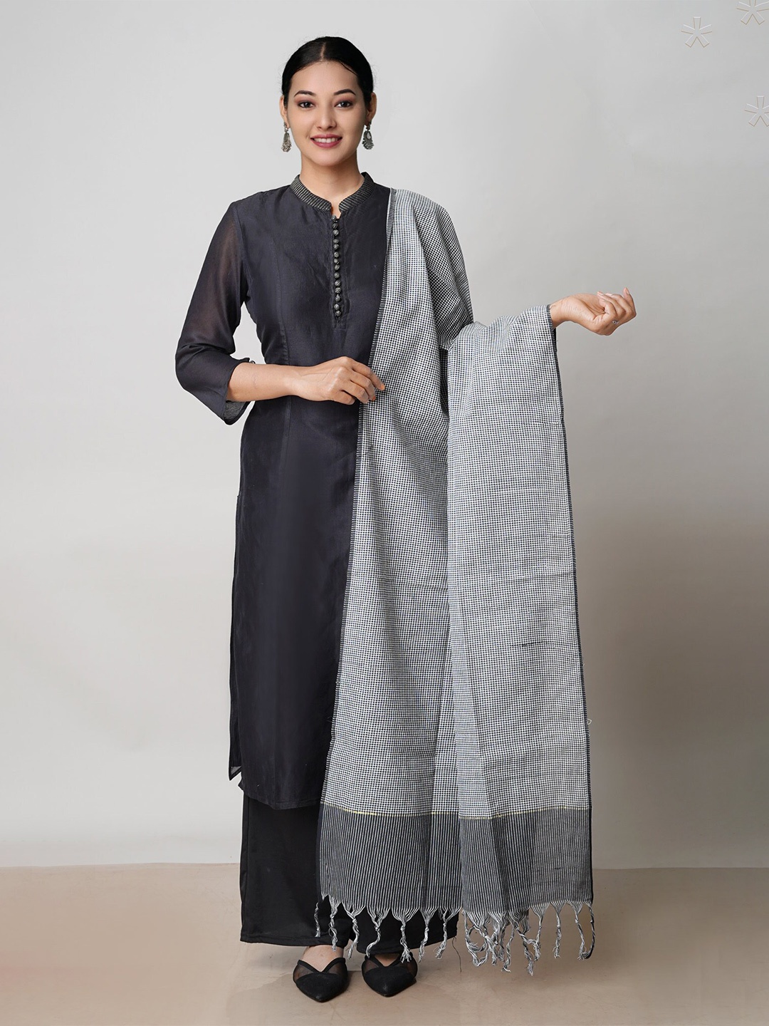 

Unnati Silks Mangalgiri Checked Pure Cotton Dupatta, Grey
