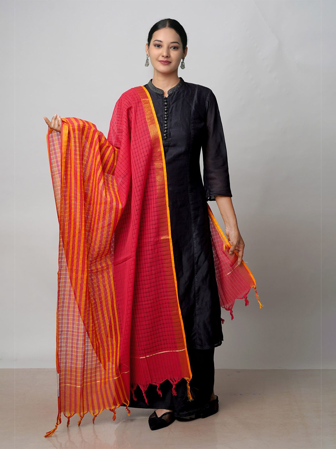 

Unnati Silks Mangalgiri Striped Tasselled Pure Cotton Dupatta, Red