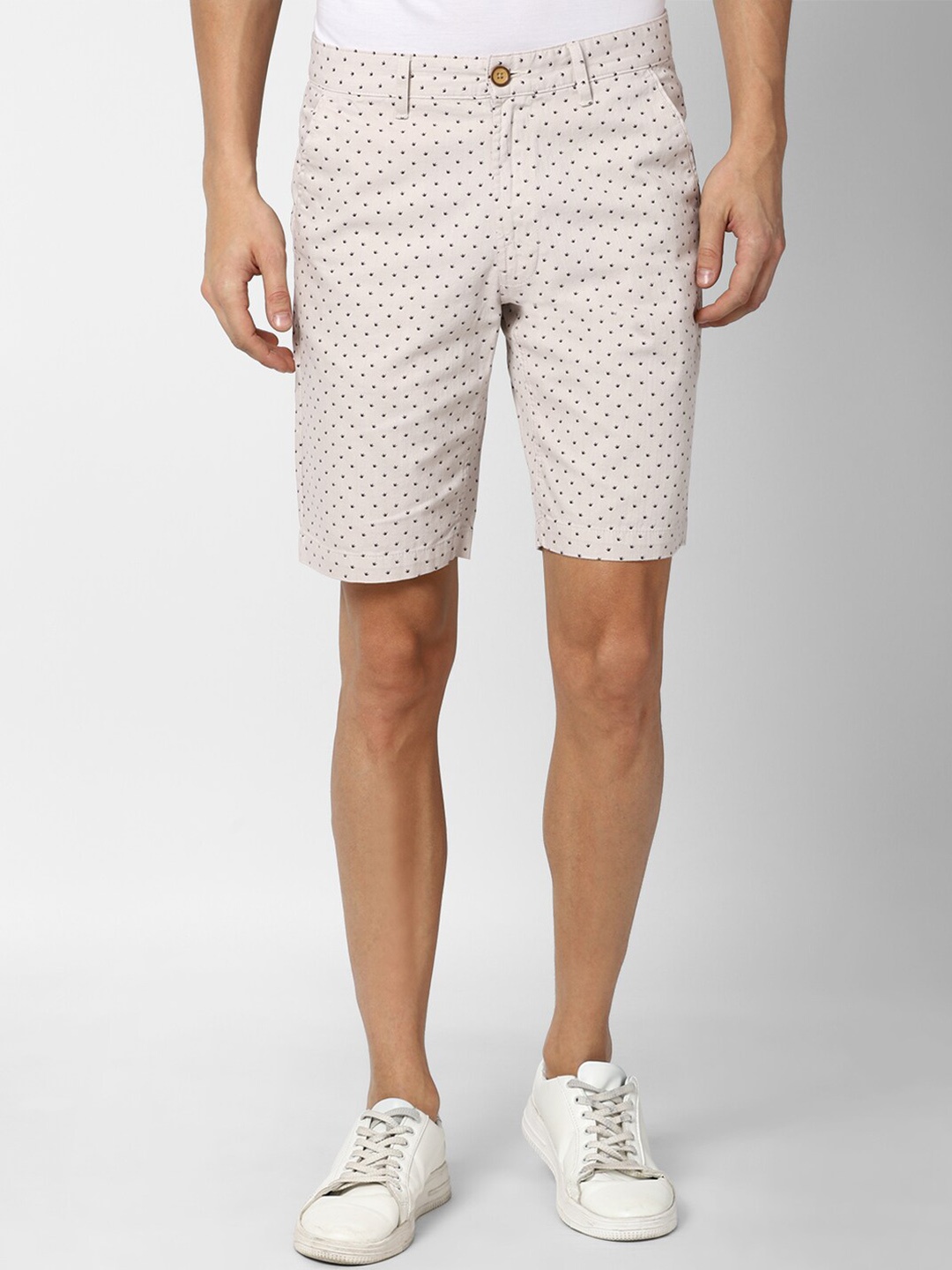 

PETER ENGLAND UNIVERSITY Men Conversational Printed Cotton Shorts, Off white