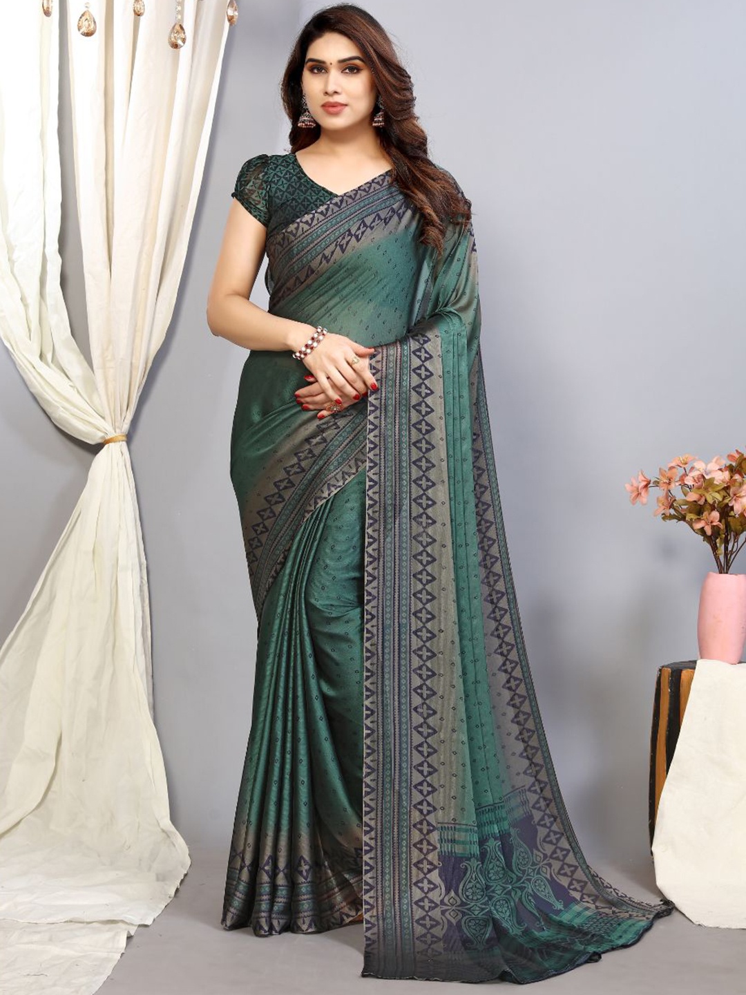 

FABMORA Ethnic Motifs Printed Poly Chiffon Saree, Green
