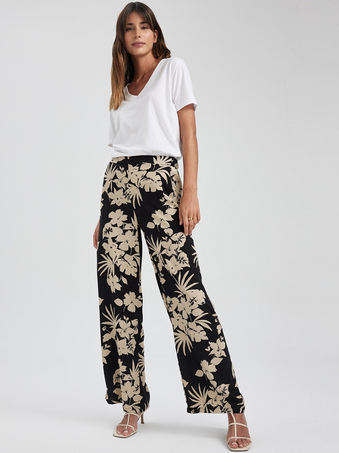 

DeFacto Floral Printed Mid-Rise Plain Parallel Trousers, Black