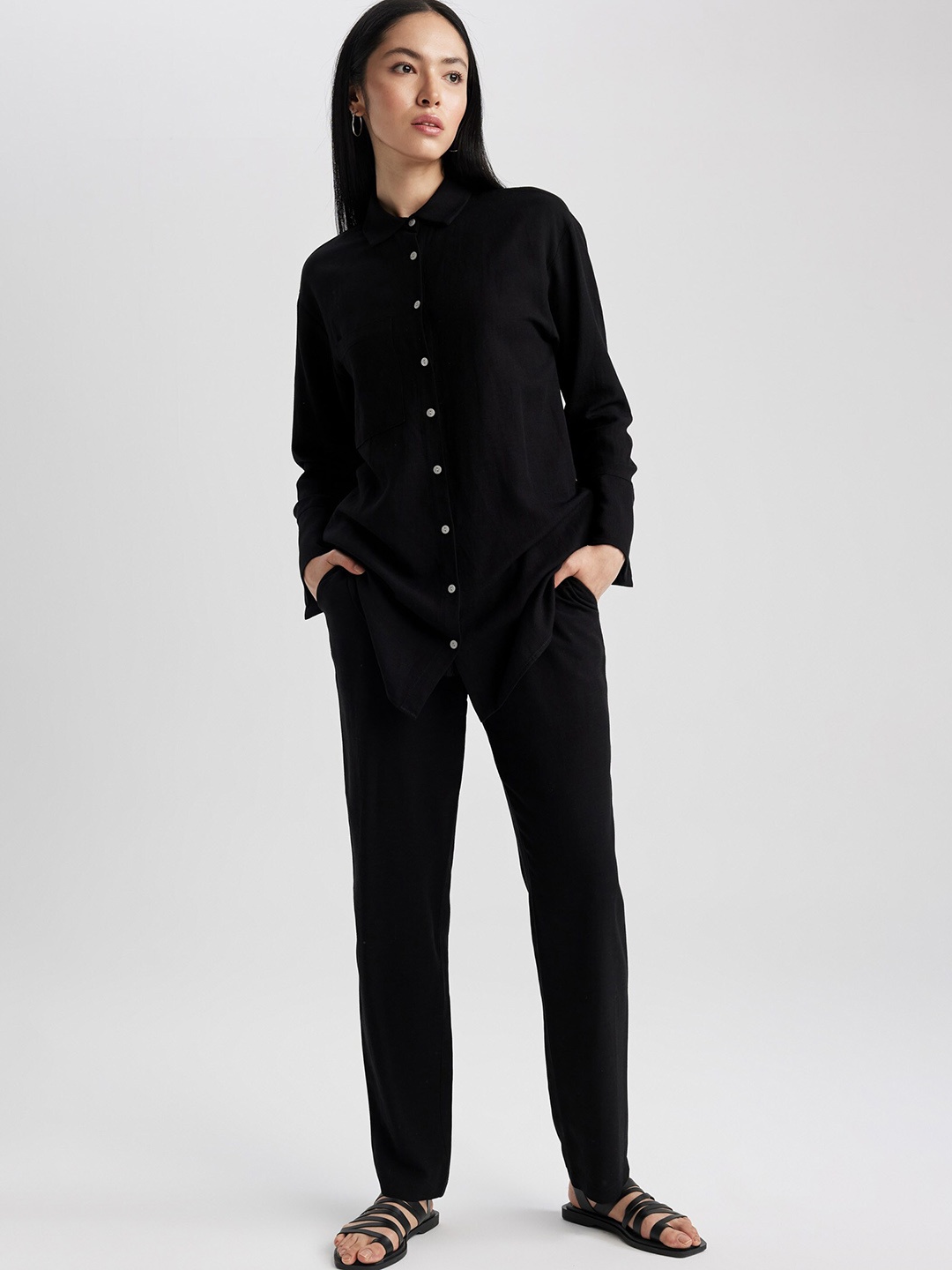 

DeFacto Women Mid-Rise Regular Fit Trousers, Black