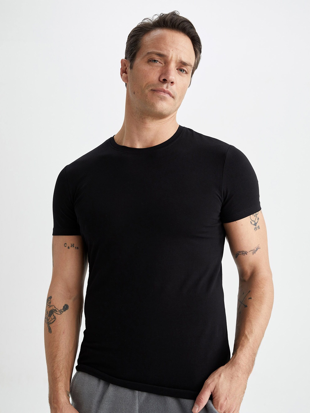 

DeFacto Round Neck Casual T-Shirt, Black