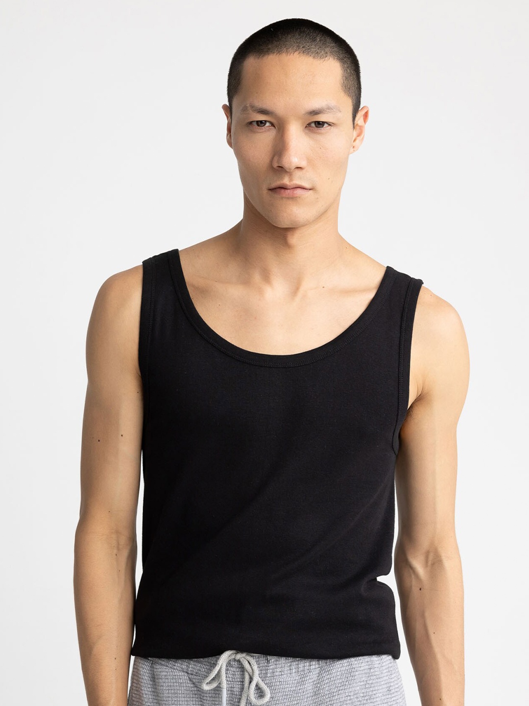 

DeFacto Scoop Neck Pure Cotton T-Shirt, Black