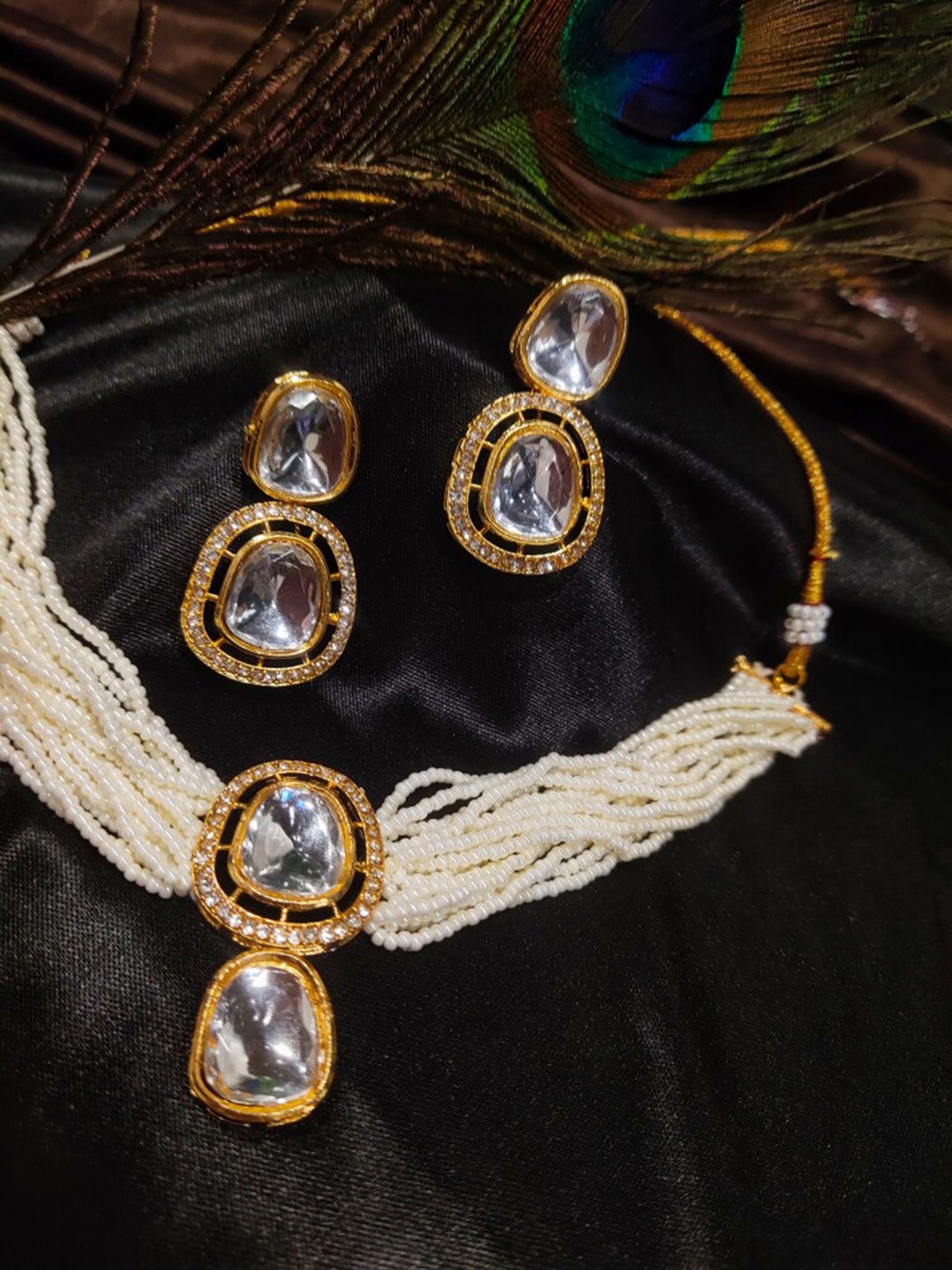 

FEMMIBELLA Gold-Plated Kundan Studded & Beaded Jewellery Set