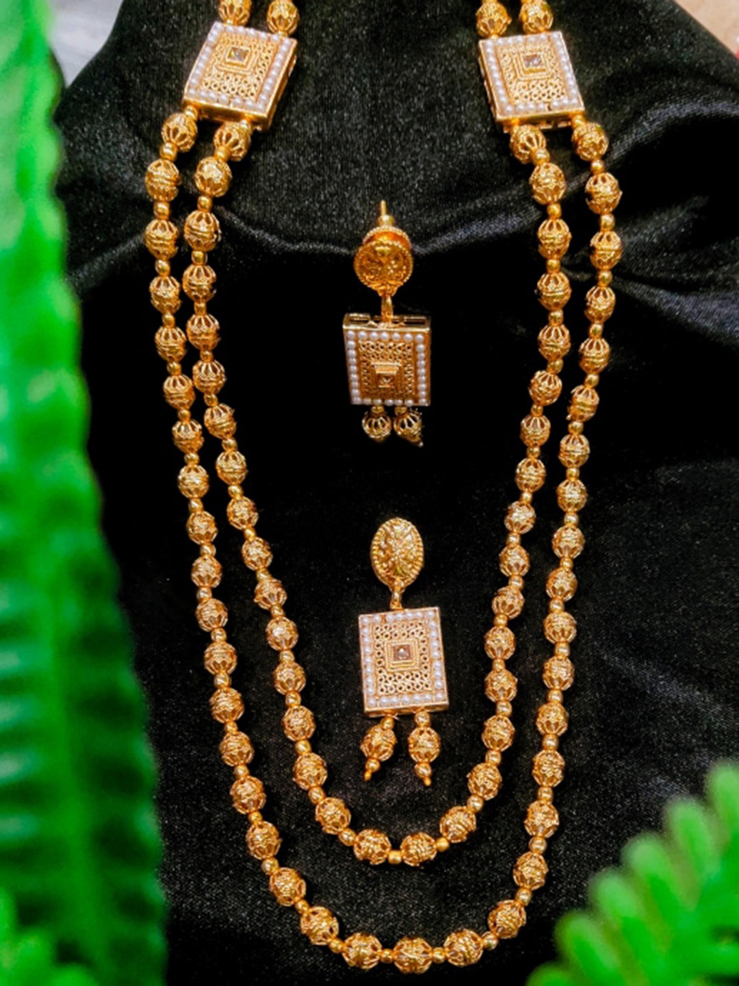 

FEMMIBELLA Gold-Plated Pearl Studded Jewellery Set