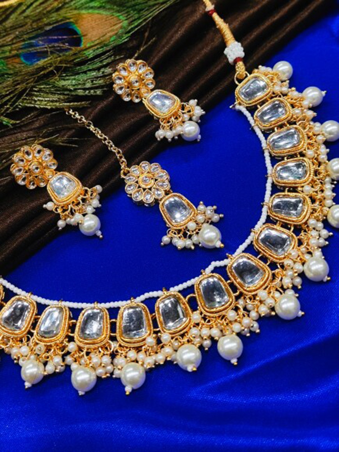 

FEMMIBELLA Gold-Plated Kundan Studded & Beaded Choker Jewellery Set