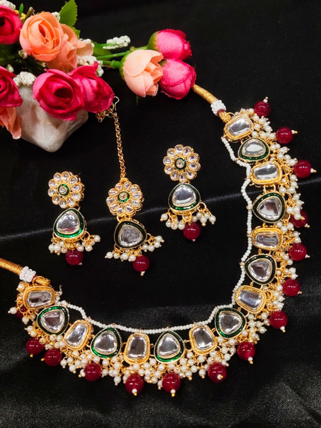 

FEMMIBELLA Gold-Plated Kundan Studded & Beaded Choker Jewellery Set