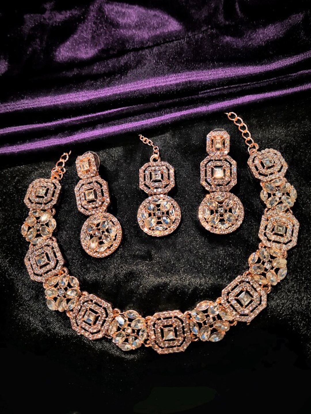 

FEMMIBELLA Rose Gold-Plated Stone Studded Choker Jewellery Set
