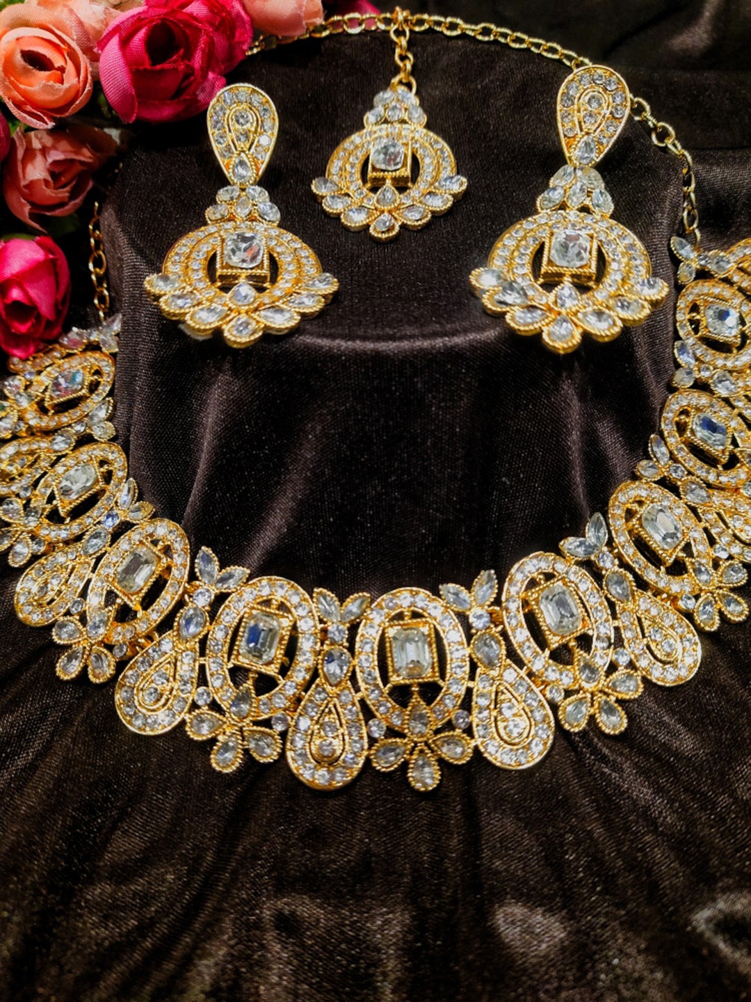 

FEMMIBELLA Gold-Plated Kundan Studded Jewellery Set