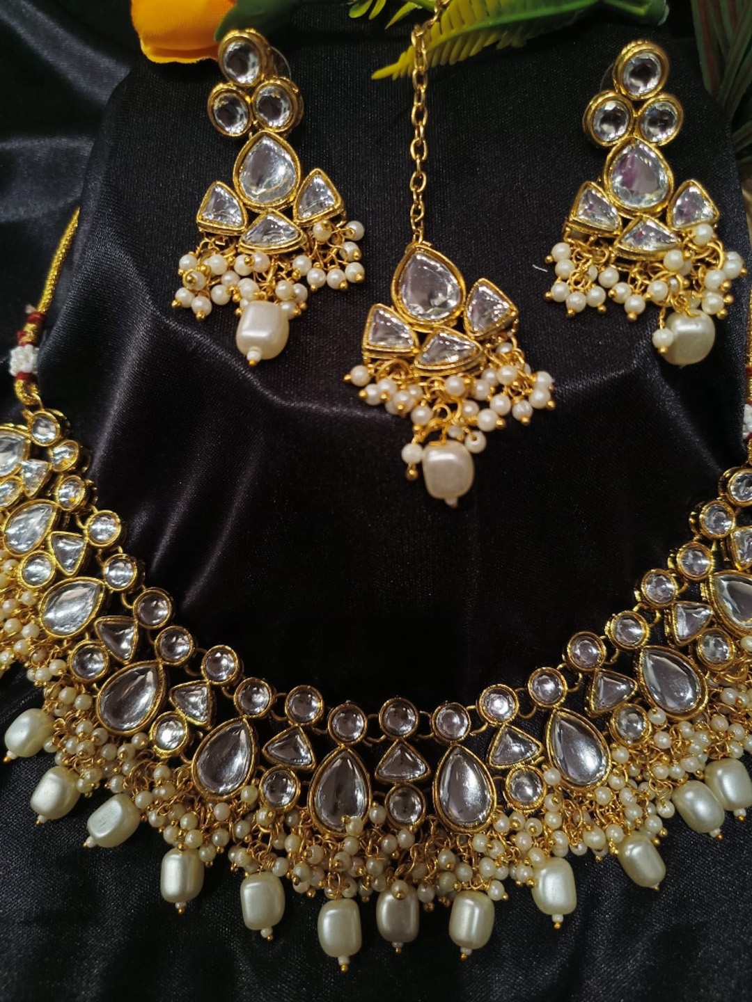 

FEMMIBELLA Gold-Plated Kundan Studded & Beaded Jewellery Set