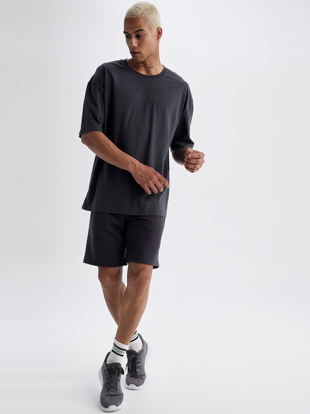 

DeFacto Men Mid Rise Training Sports Shorts, Charcoal