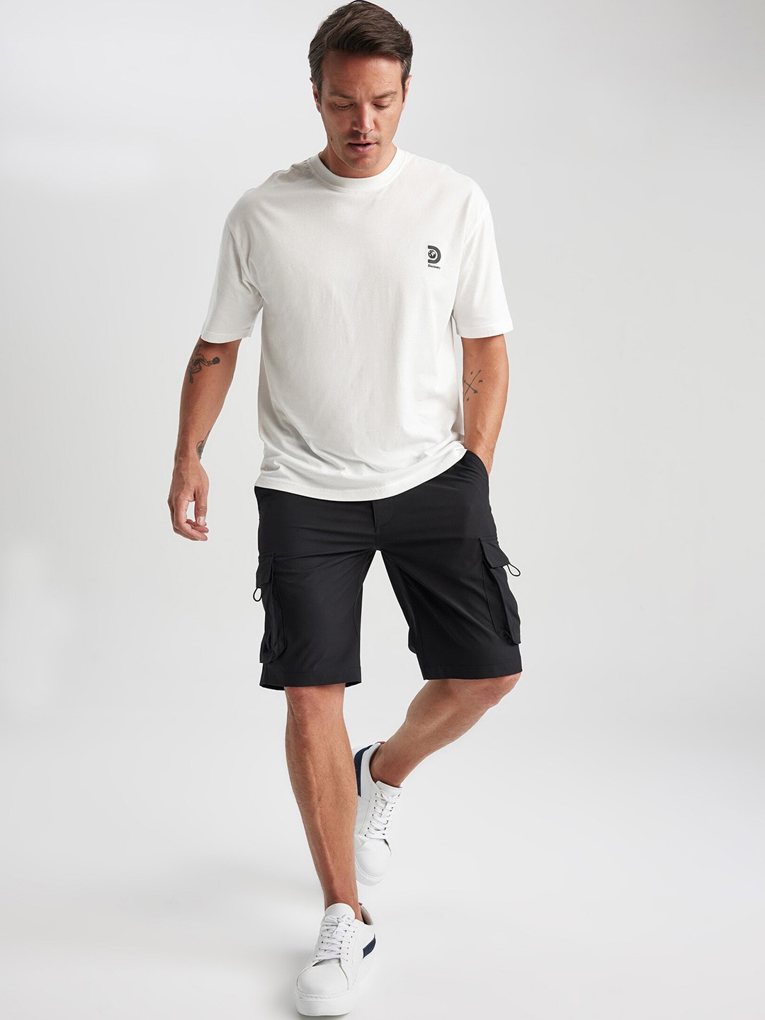 

DeFacto Men Mid-Rise Cargo Shorts, Black