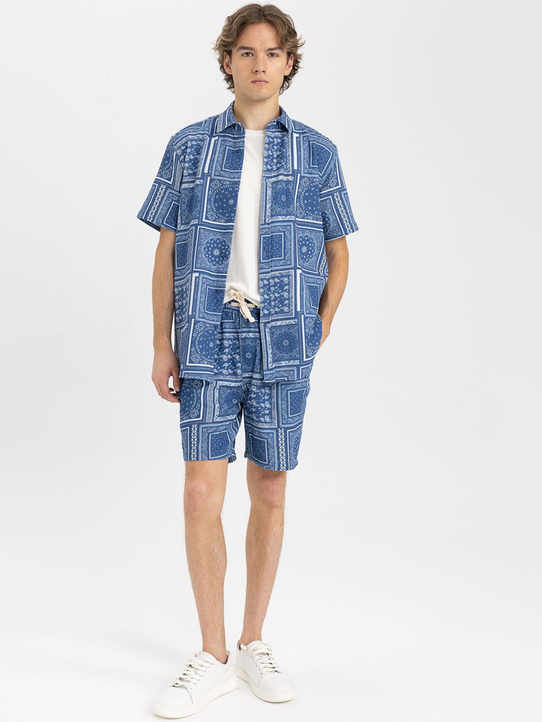 

DeFacto Checks Mid-Rise Cotton Shorts, Blue