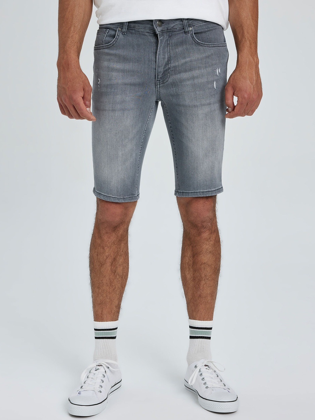 

DeFacto Men Skinny Fit Mid-Rise Faded Denim Shorts, Grey