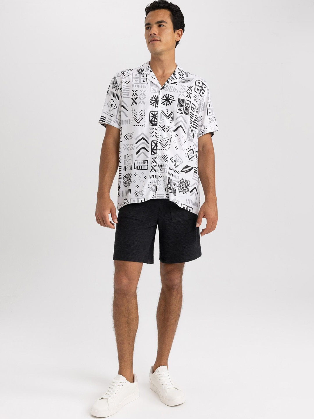 

DeFacto Men Mid-Rise Cotton Shorts, Black