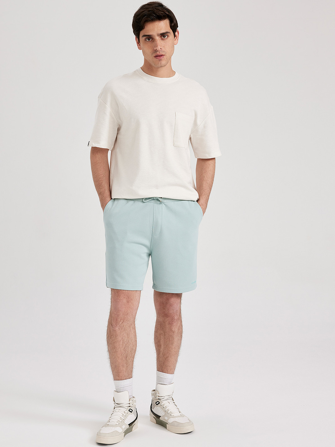 

DeFacto Men Mid-Rise Slim Fit Shorts, Blue