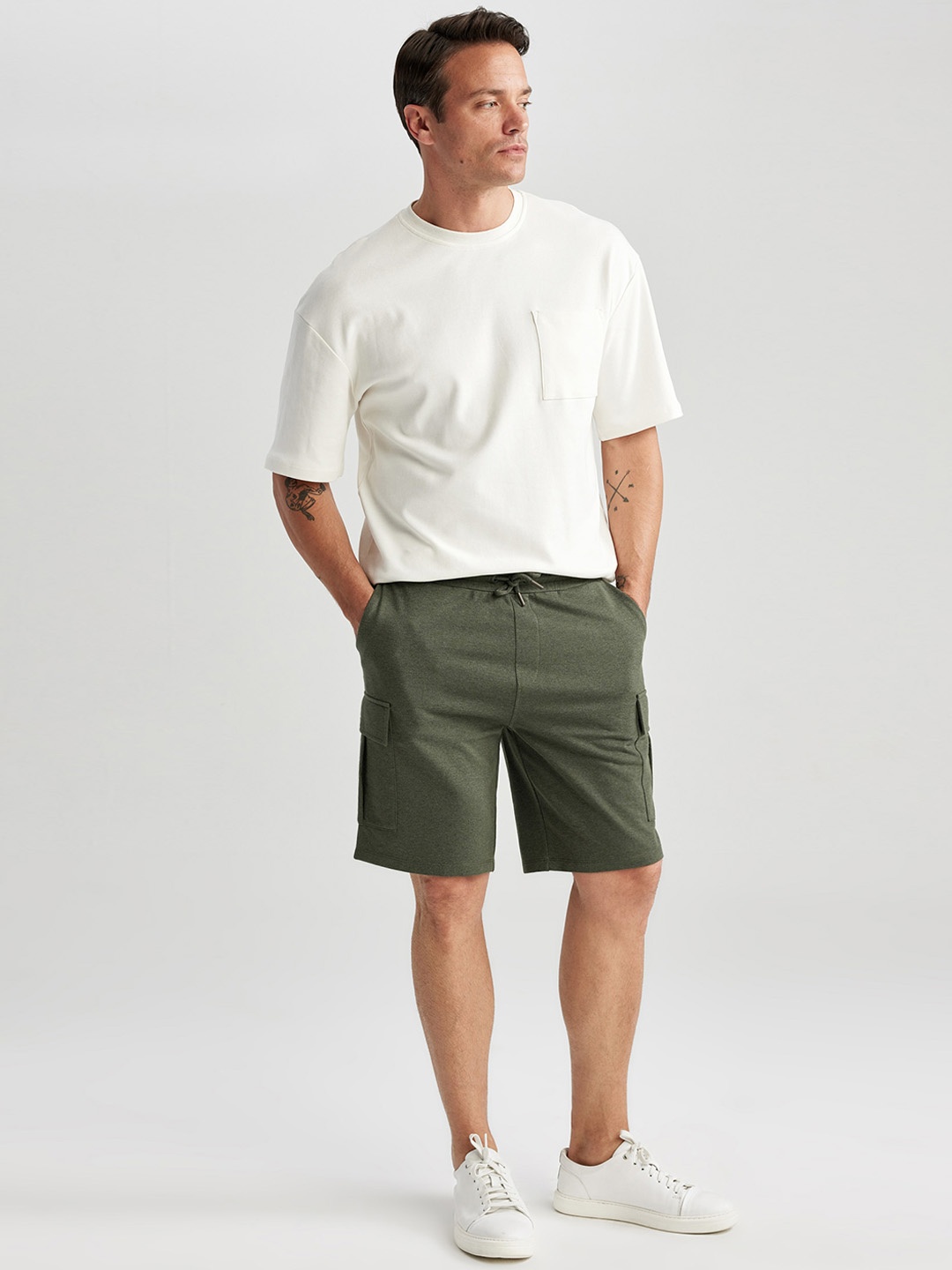 

DeFacto Men Mid-Rise Shorts, Olive