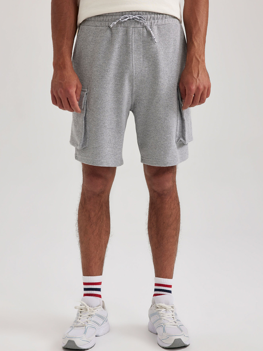

DeFacto Men Mid Rise Cargo Shorts, Grey