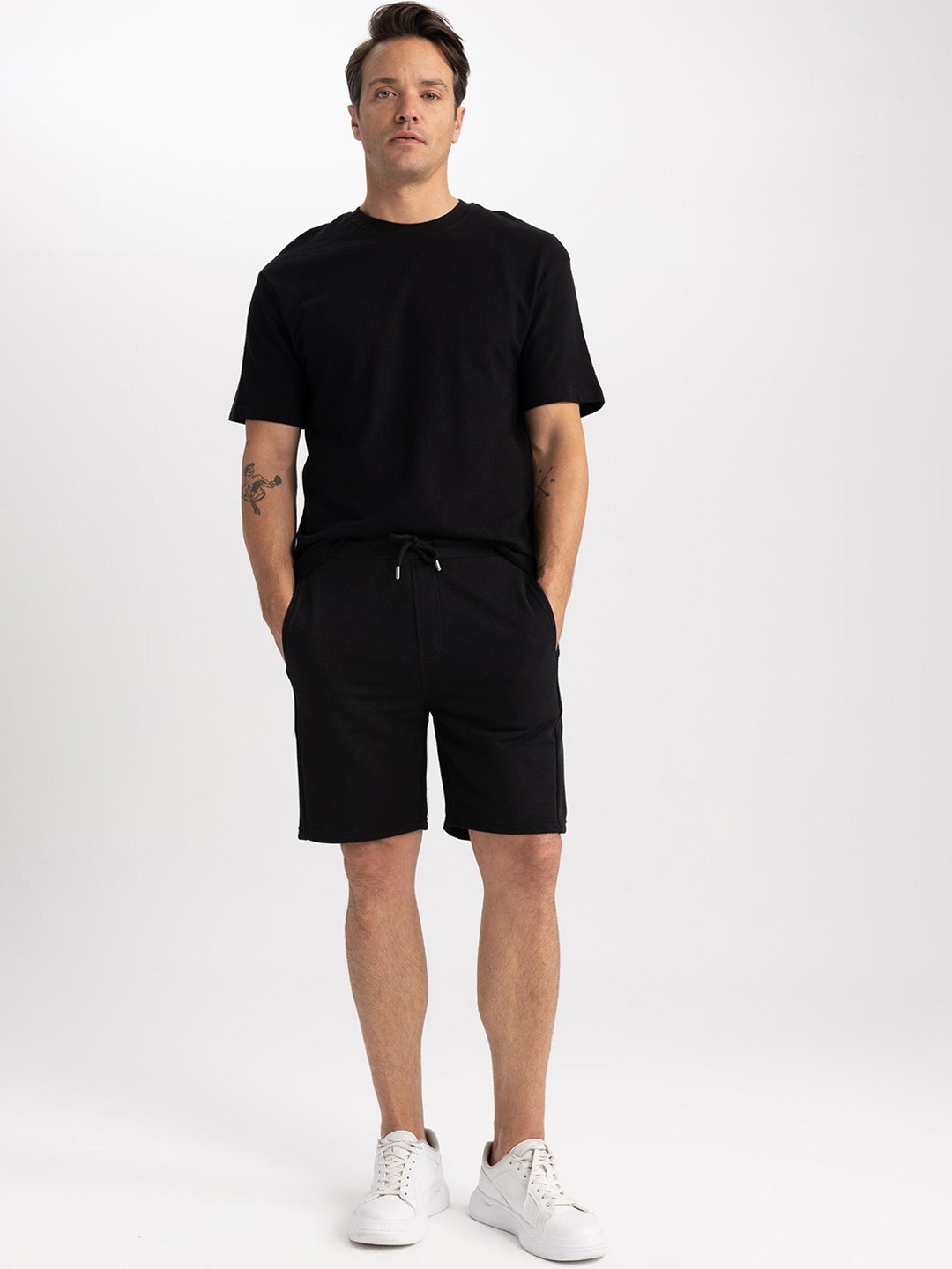 

DeFacto Men Mid Rise Cotton Shorts, Black