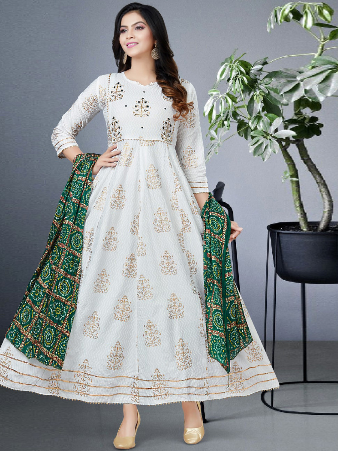 

Angroop Women White Floral Printed Flared Sleeves Thread Work Anarkali Kurta