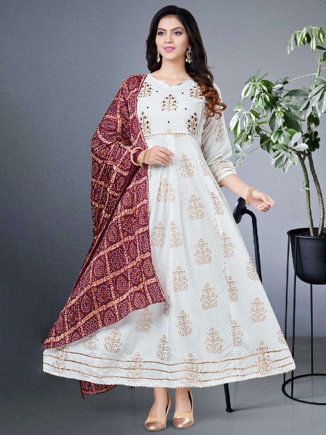 

Angroop Women White Floral Printed Flared Sleeves Thread Work Anarkali Kurta