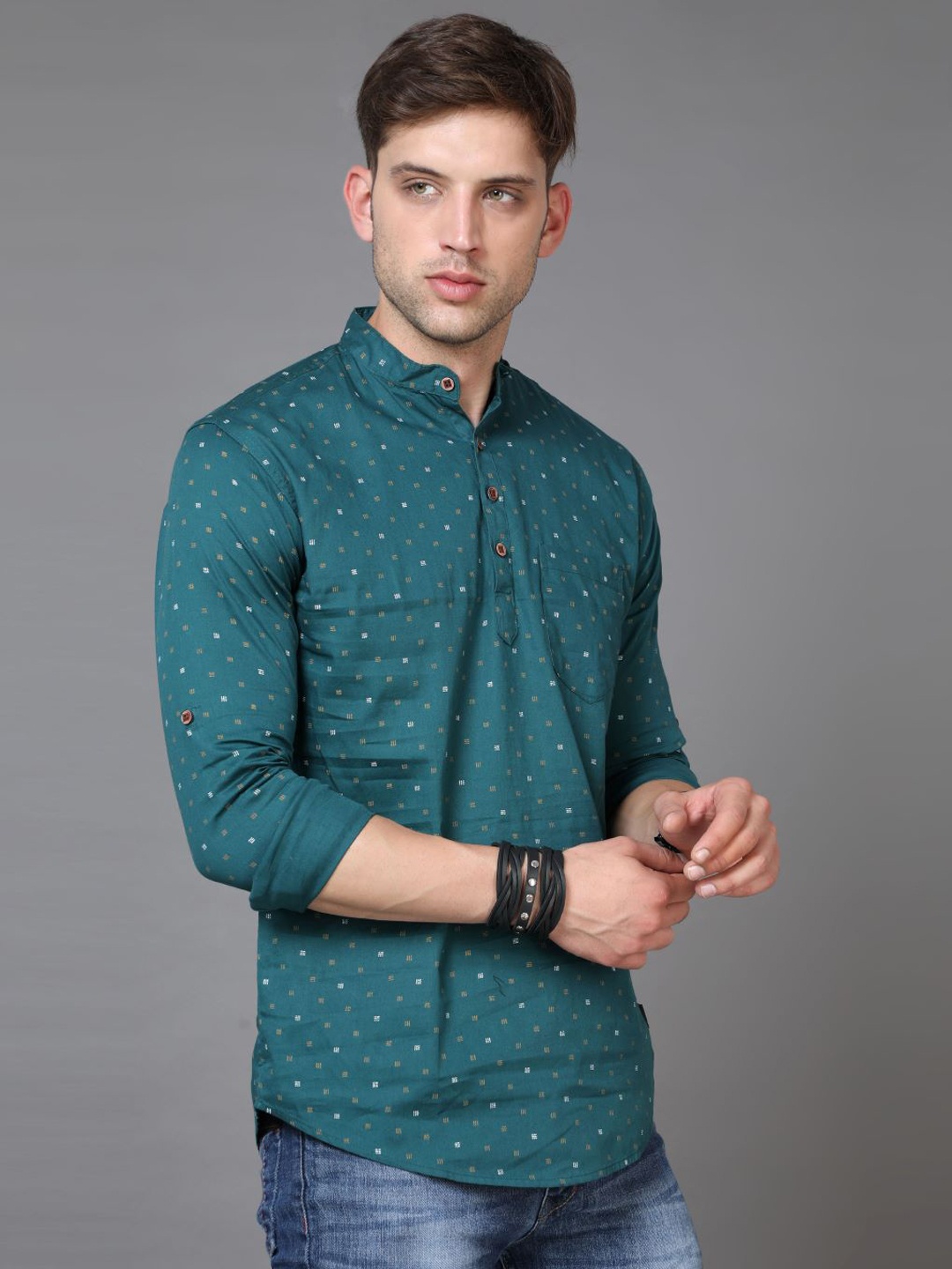 

Tallwalker Geometric Printed Mandarin Collar Rolled-Up Sleeves Kurta, Green