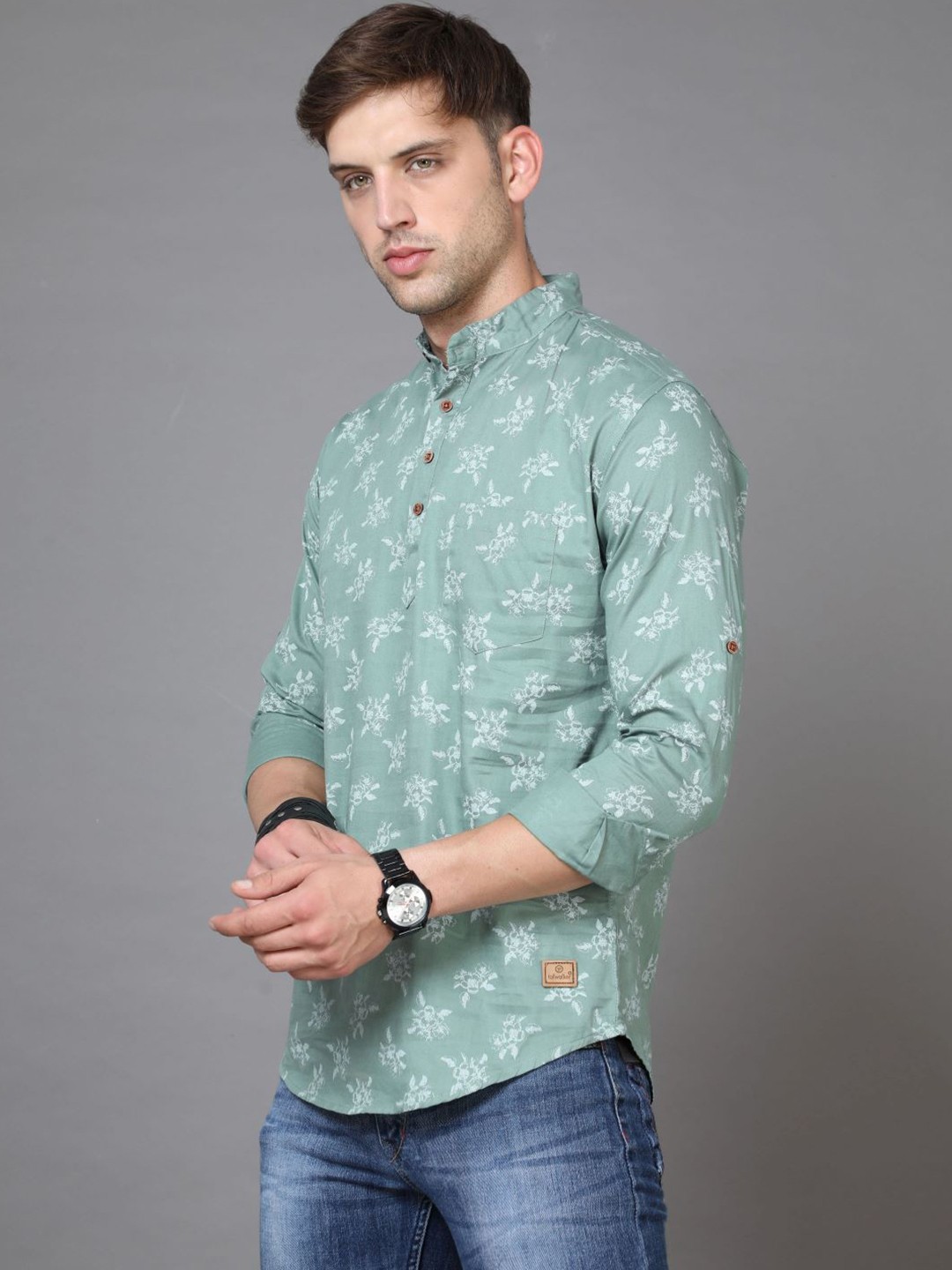 

Tallwalker Floral Printed Mandarin Collar Roll-Up Sleeves Cotton Kurta, Green
