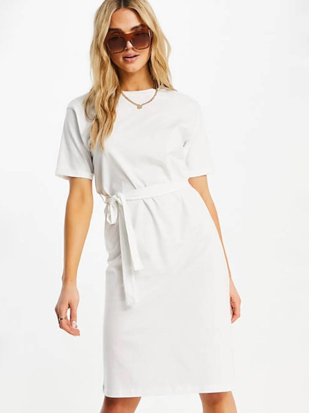

Styched Round Neck A-Line Dress With Waist Belted, White