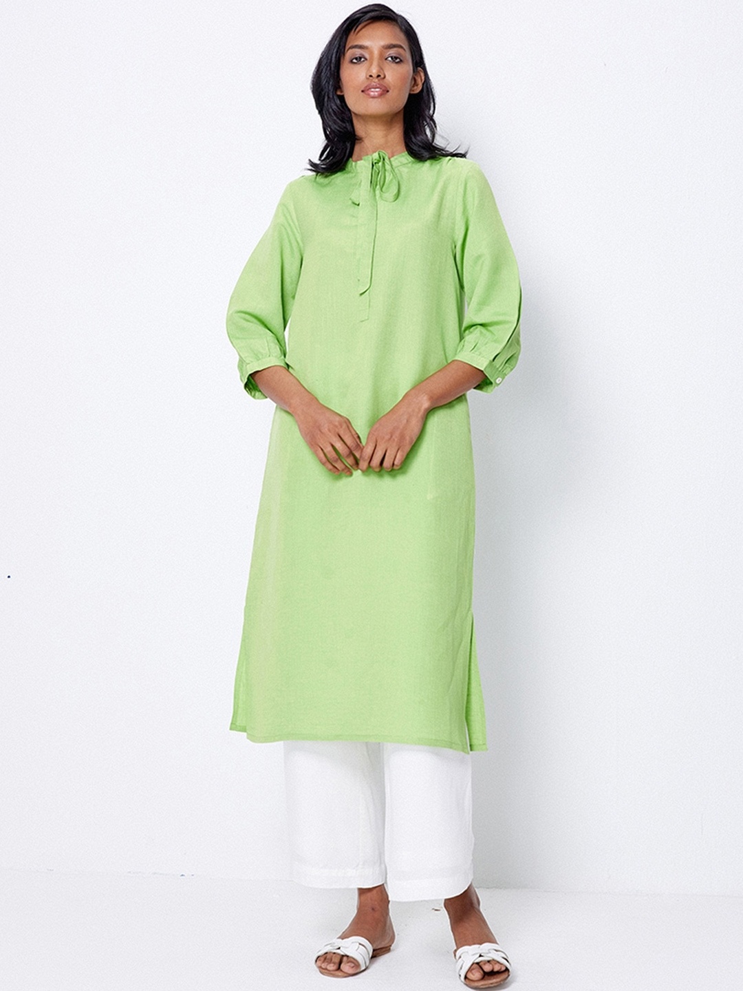 

Ancestry Mandarin Collar Puff Sleeves Tie-Ups Detail Kurta, Green