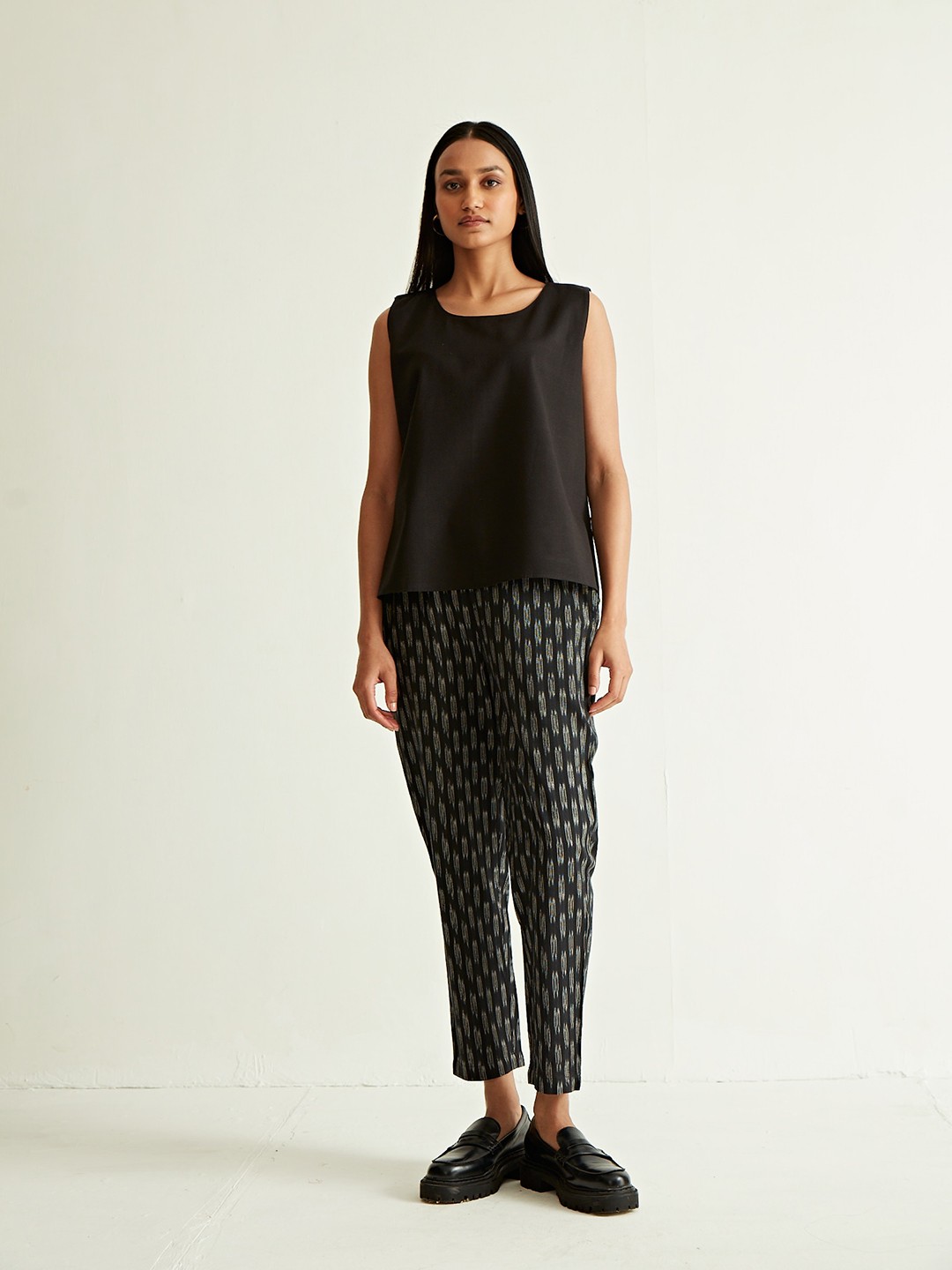 

Ancestry Round Sleeveless Cotton Top, Black