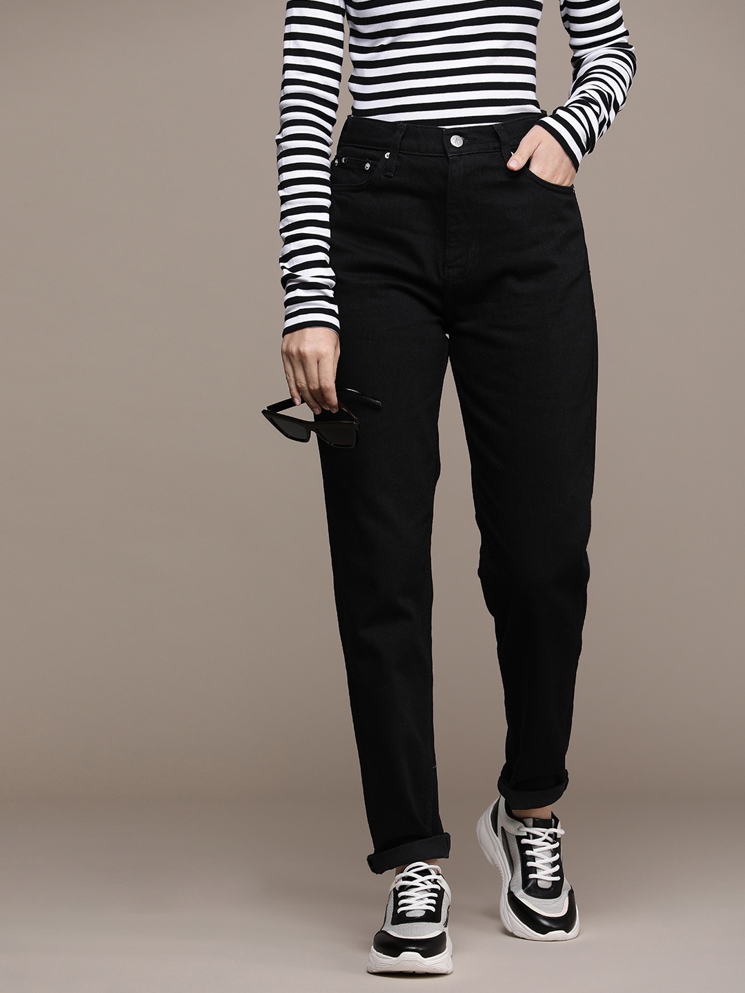 

Calvin Klein Jeans Women Mid-Rise Stretchable Regular Jeans, Black