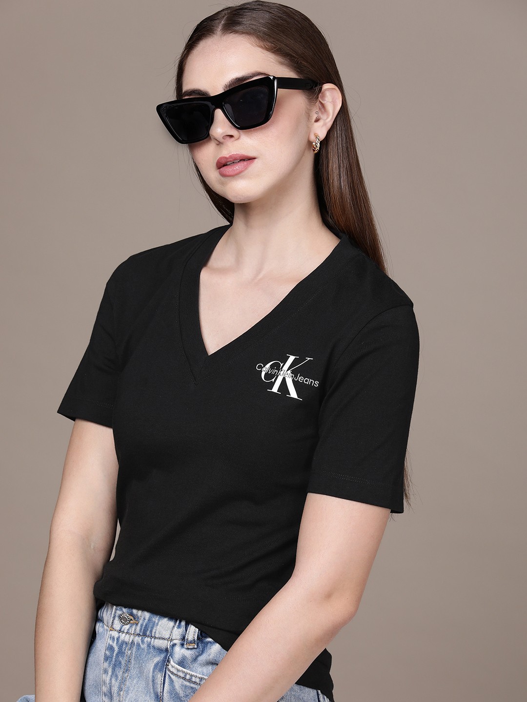 

Calvin Klein Jeans Pure Cotton Brand Logo Printed V-Neck Slim Fit Casual T-shirt, Black