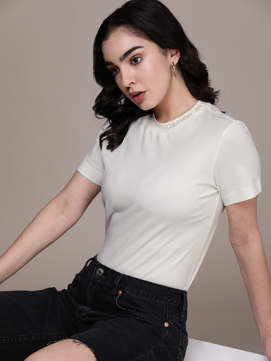 

Calvin Klein Jeans Round Neck Pure Cotton Slim Fit T-shirt, Off white