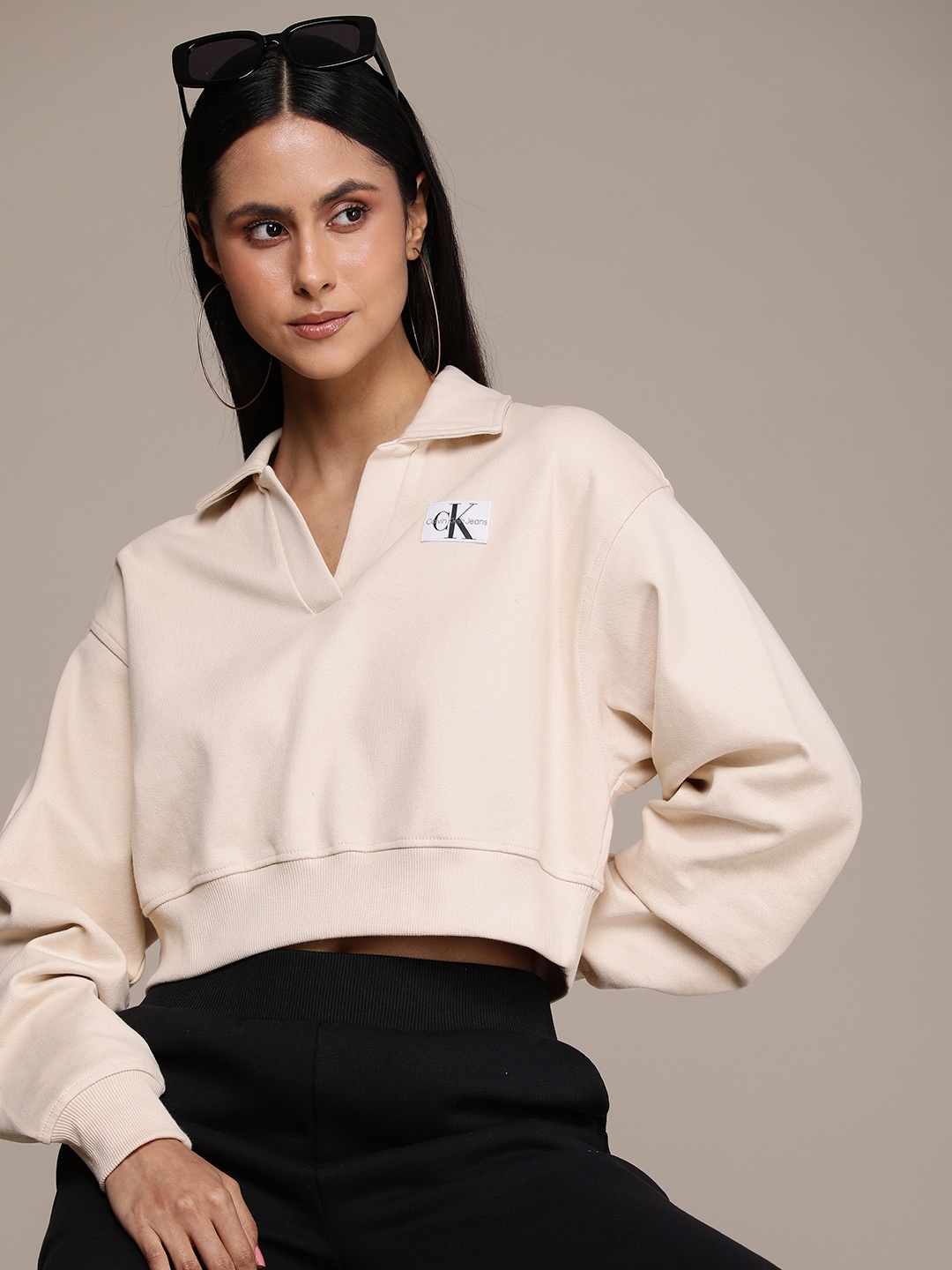 

Calvin Klein Jeans Shirt Collar Cropped Sweatshirt With Applique Detail, Beige