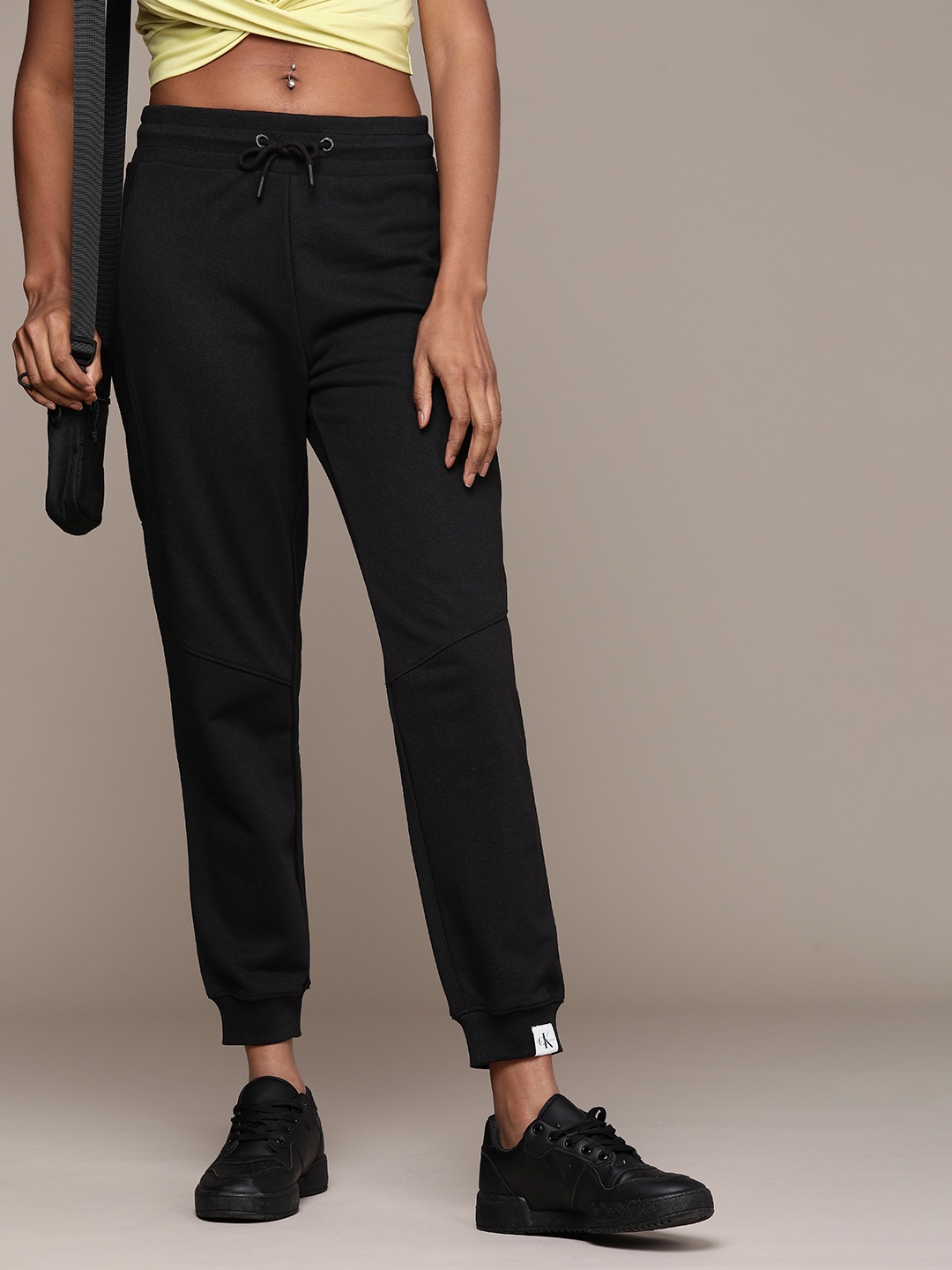 

Calvin Klein Jeans Women Solid Regular Fit Mid-Rise Joggers, Black